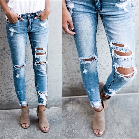 Denim - Host Pick 🥇 Cropped Distressed Skinny Jeans